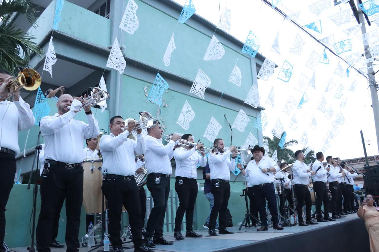 Celebran en grande a la Virgen del Rosario