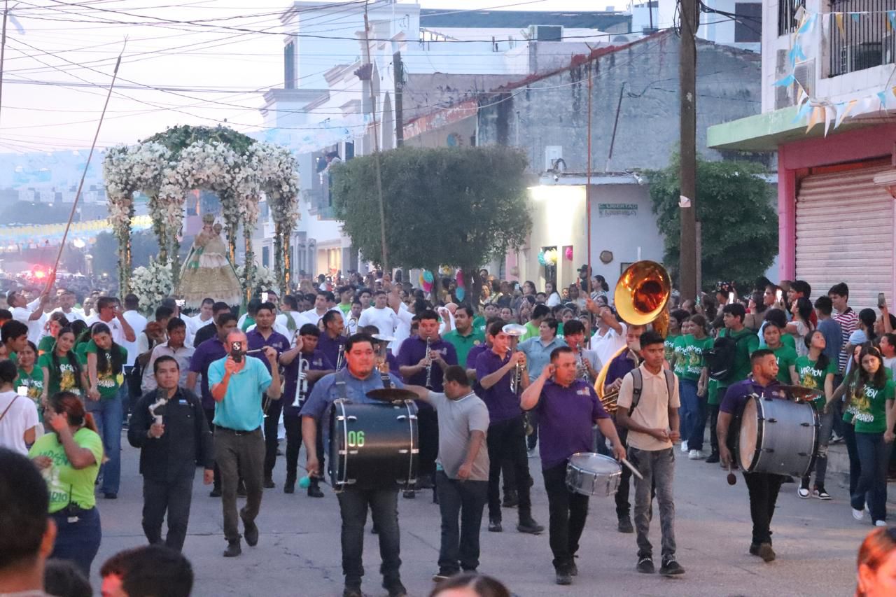 Celebran en grande a la Virgen del Rosario