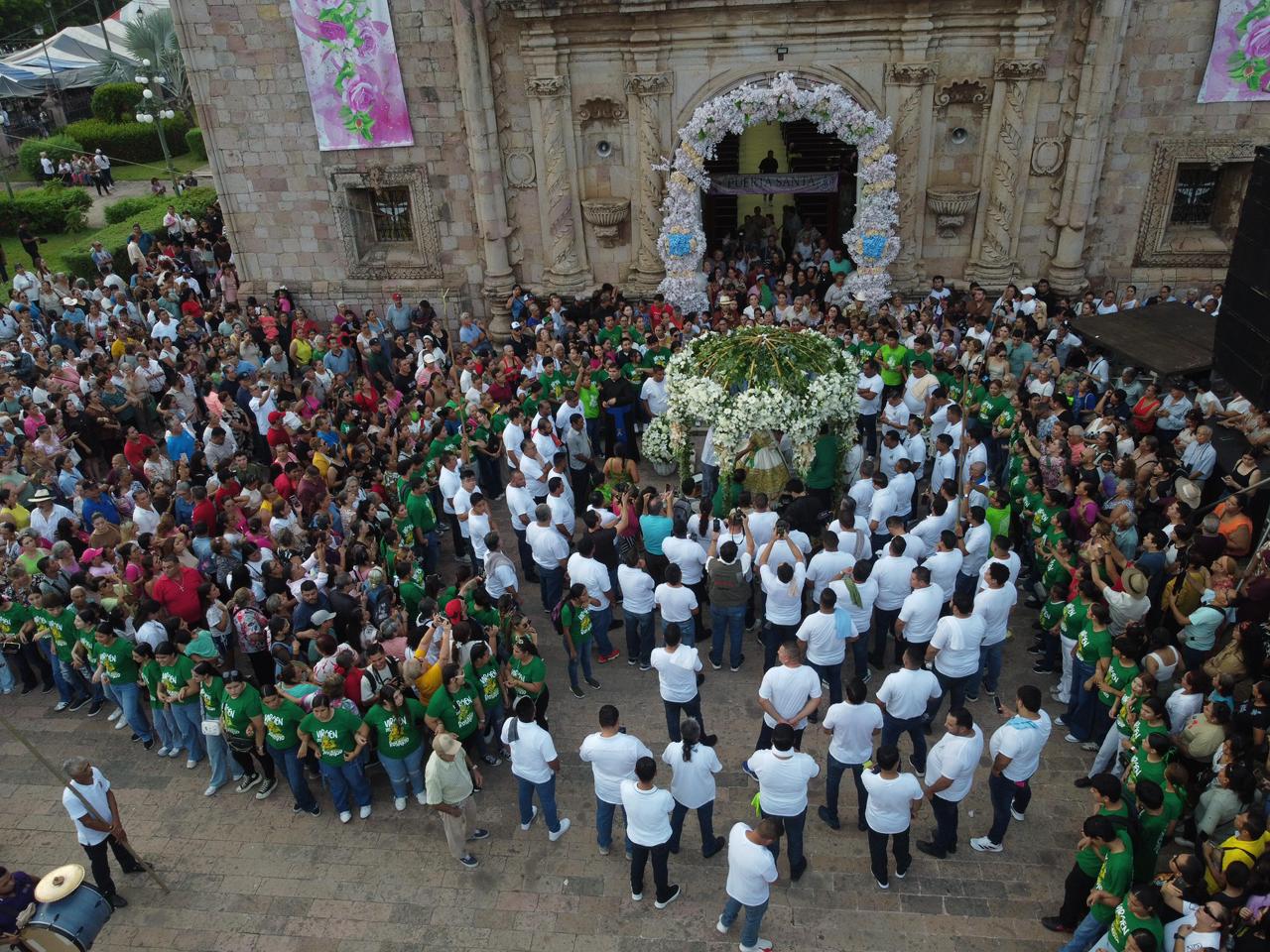 Celebran en grande a la Virgen del Rosario