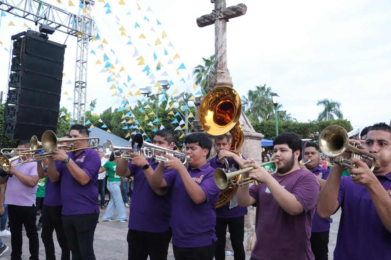 Celebran en grande a la Virgen del Rosario