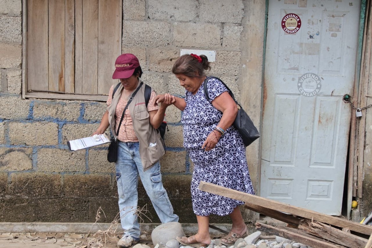 Servidora de la Nación durante los Censos en zonas afectadas por las lluvias