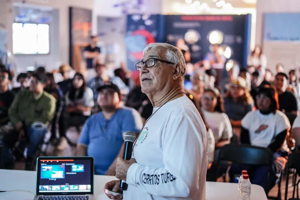 Charla científica de Fernando Enciso sobre las tortugas marinas, en Mazatlán