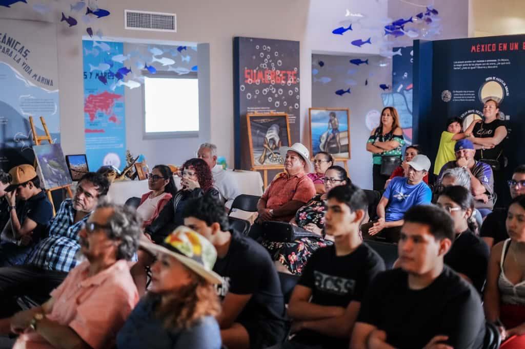 Charla científica de Fernando Enciso sobre las tortugas marinas, en Mazatlán