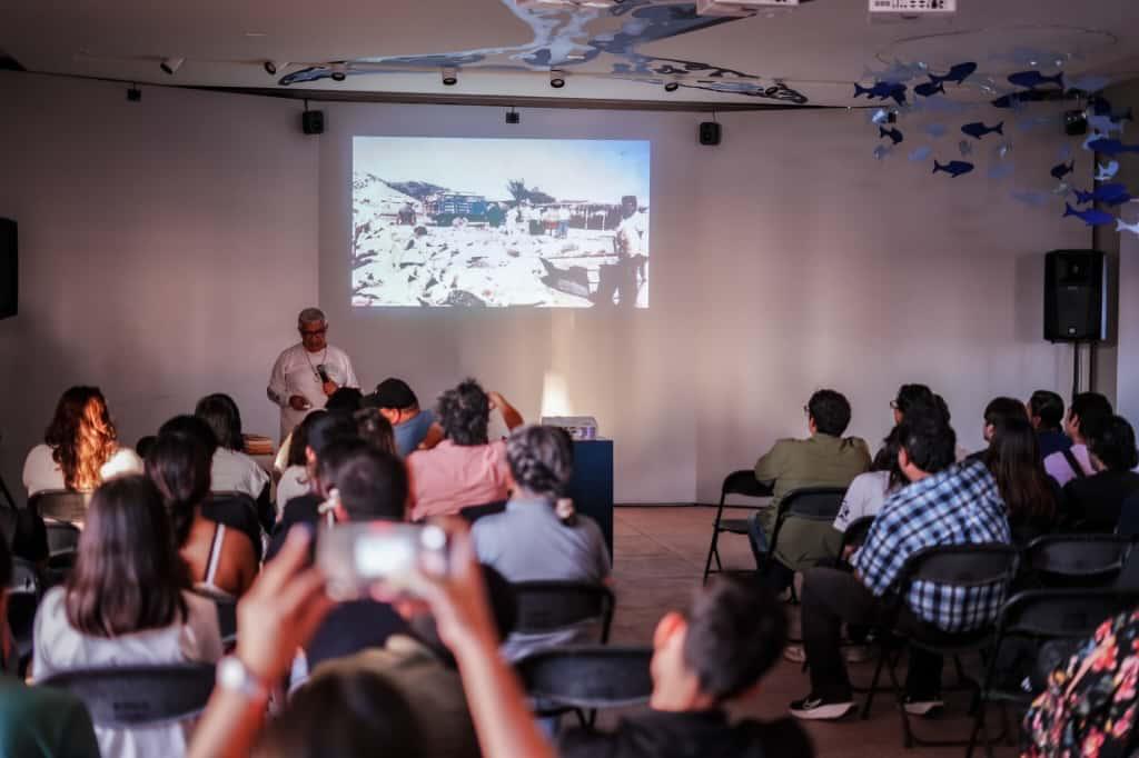 Charla científica de Fernando Enciso sobre las tortugas marinas, en Mazatlán