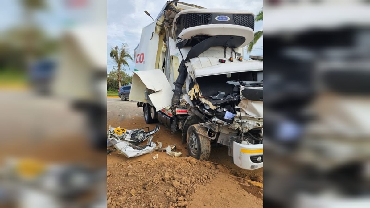Chocan camión de pollos y de volteo en Mazatlán