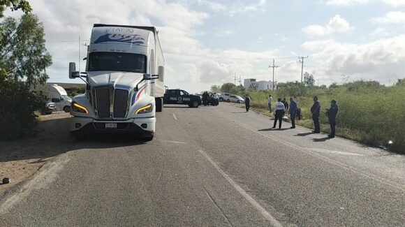 Mujer motociclista resulta lesionada en choque sobre la carretera Guamúchil-Angostura