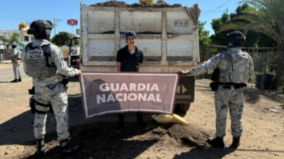 Aseguran un civil, un tractocamión y dos costales con precursor químico en Carrizalejo, Culiacán, Sinaloa