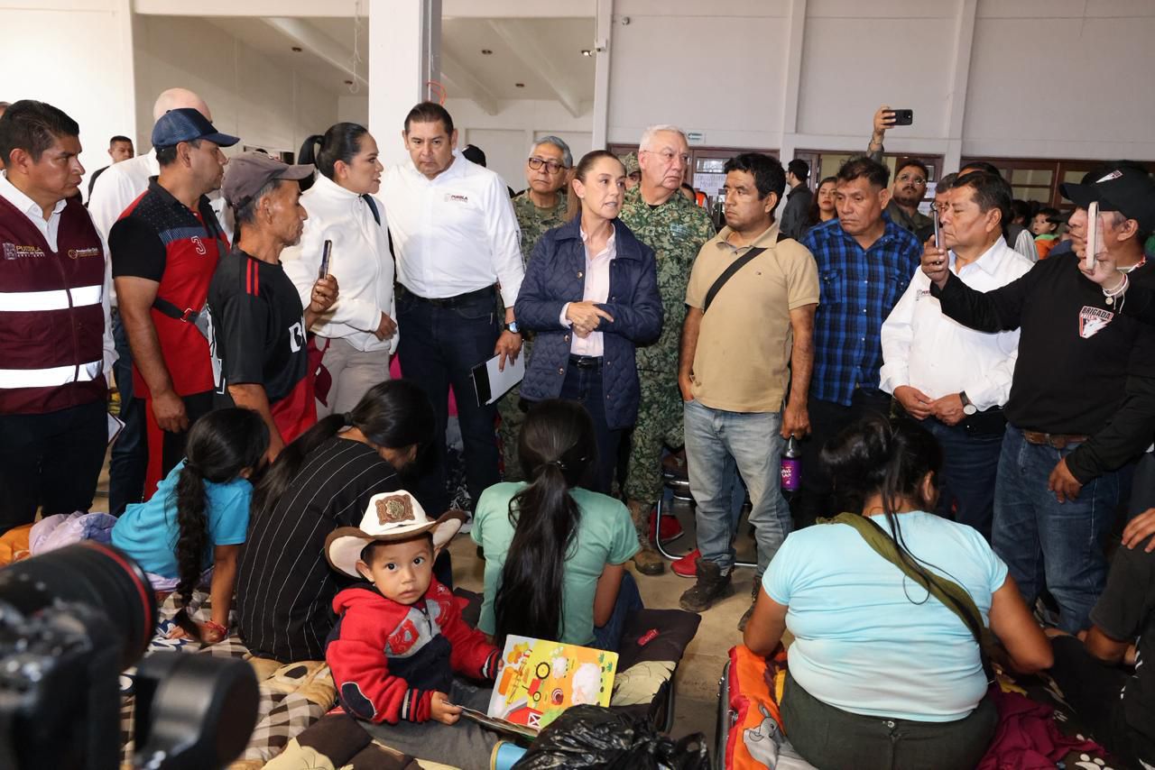 claudia sheinbaum atiende zonas afectadas por lluvias torrenciales