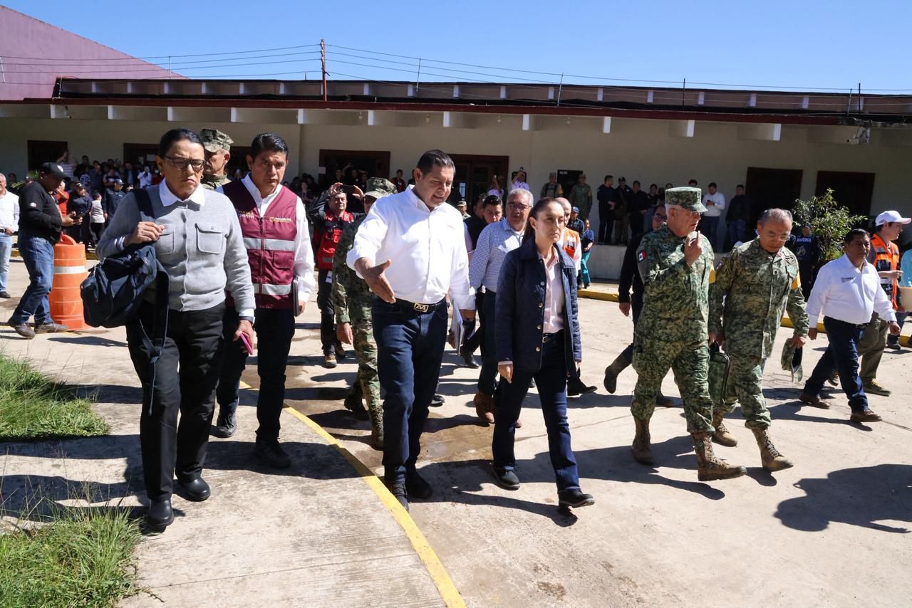 claudia sheinbaum atiende zonas afectadas por lluvias torrenciales