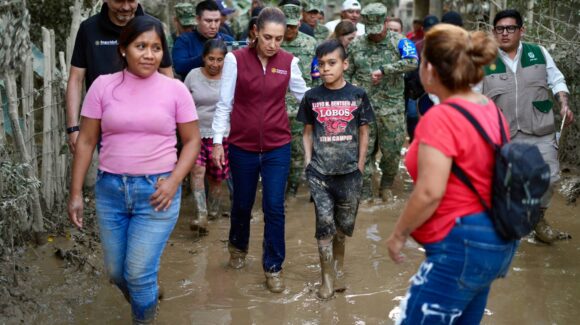 “Tienen todo nuestro respaldo”: Claudia Sheinbaum supervisa trabajos de apoyo a la población en Álamo y Tempoal, Veracruz, afectados por inundaciones