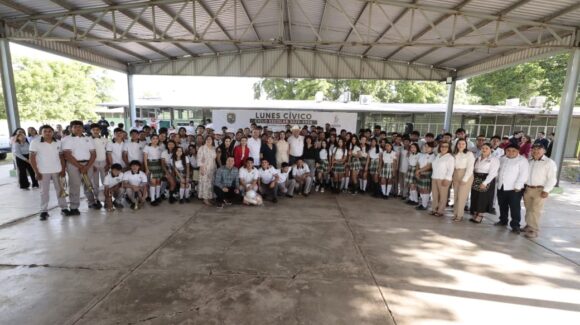 “Ustedes son la mejor inversión que tiene Guasave”, alcaldesa compromete más apoyo a la educación en el Cobaes 47 de La Brecha