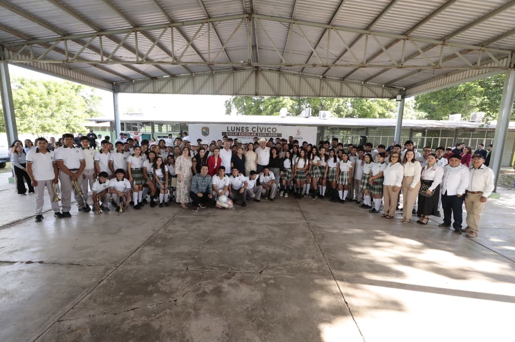 Entregan apoyos en Cobaes 47 en Guasave