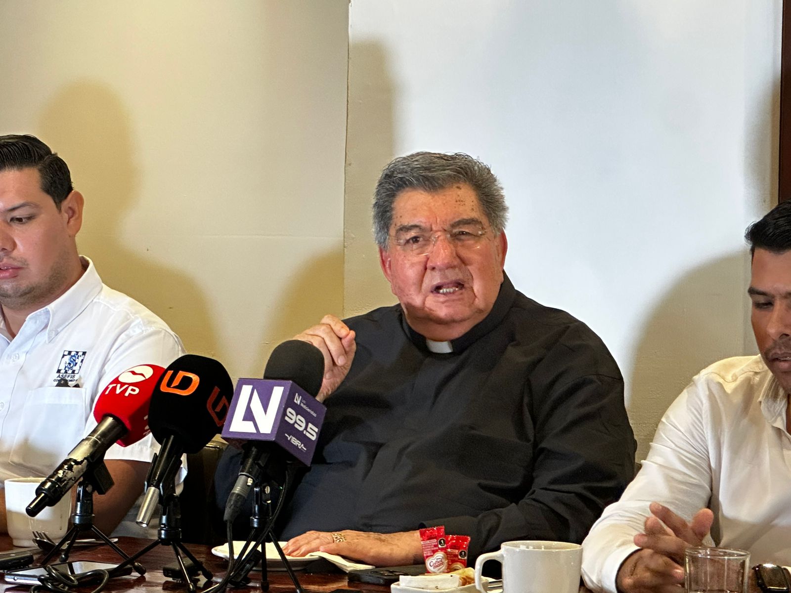 Padre Manuel Carrasco, de la Parroquia María del Mar en Mazatlán