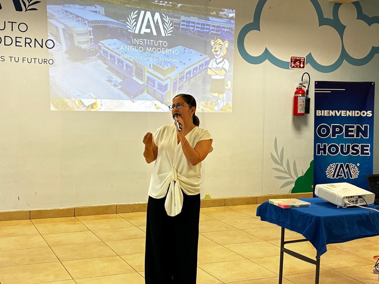 Conferencia del Instituto Anglo Moderno en Mazatlán, Sinaloa