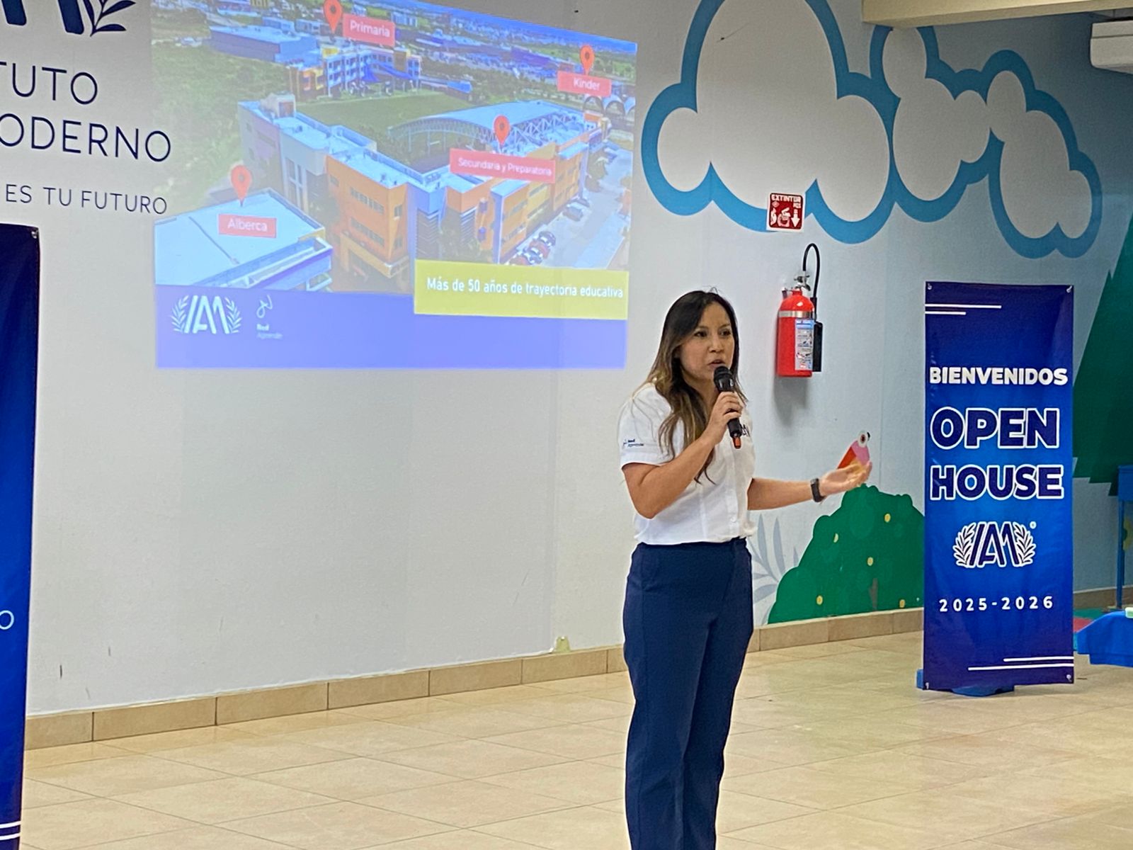 Conferencia del Instituto Anglo Moderno en Mazatlán, Sinaloa