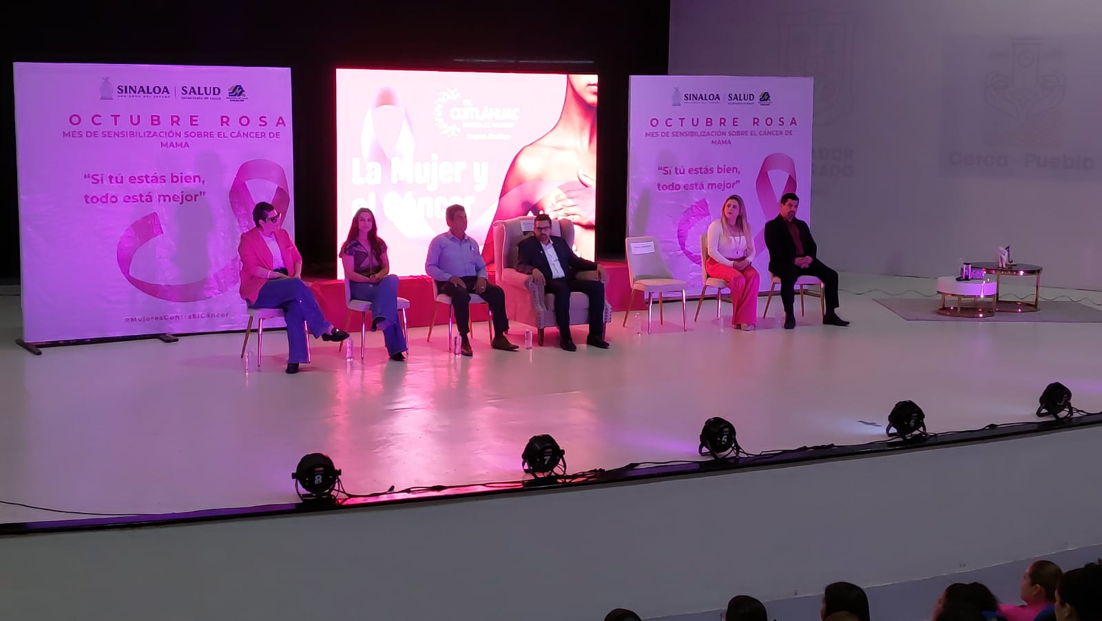 Conferencia sobre el cáncer en mujeres en Guamúchil