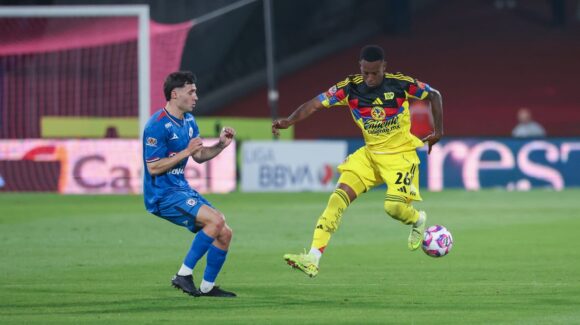 Cruz Azul remonta y derrota 2-1 al América en el Clásico Joven de la Liga MX