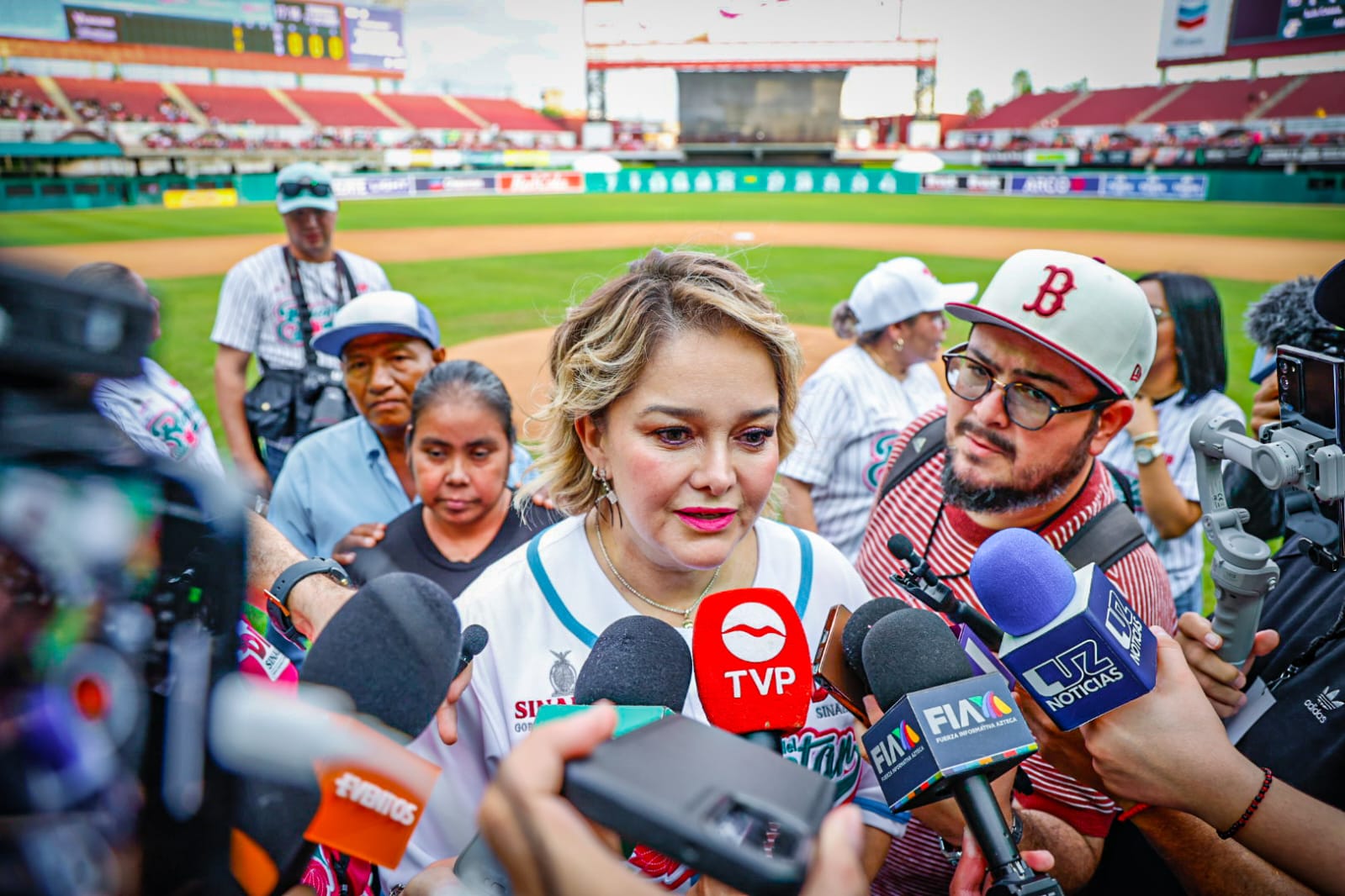 Eneyda Rocha en el Cuadrangular del Bienestar en Culiacán