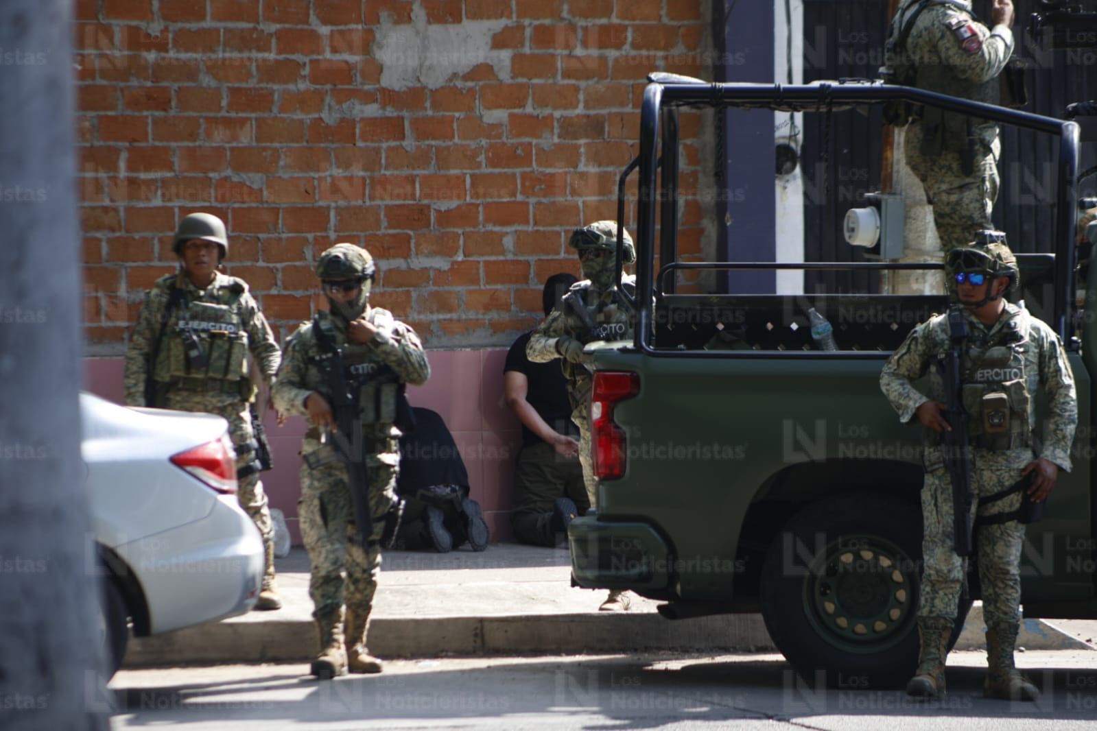 Cuatro detenidos con arsenal en el centro de Culiacán