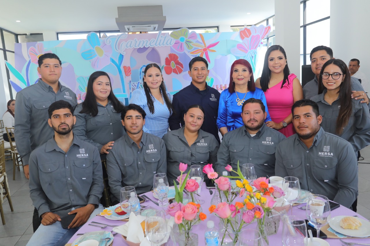 Hersa Corporativo celebra el cumpleaños de la señora Carmelita Salazar