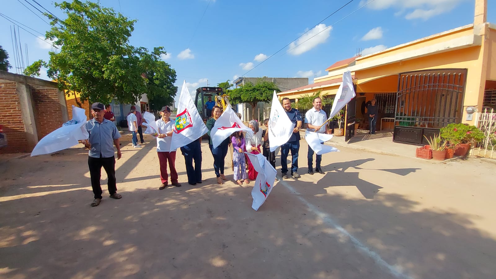 Inicia rehabilitación de drenaje en la colonia 10 de Mayo, en Guamúchil
