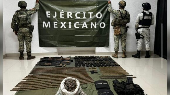 Decomisan arsenal en la sierra de San Ignacio, Sinaloa, durante operativo conjunto; aseguran más de 3 mil cartuchos y armas