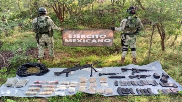 Un campamento, armas, explosivos y droga, lo decomisado en Badiraguato y Culiacán, Sinaloa