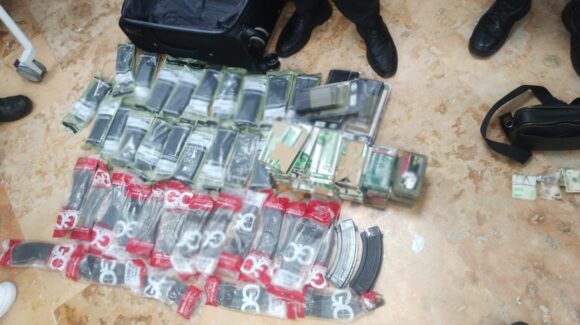 ¡Despegó de Guadalajara! Caen 3 personas con arsenal y drogas trasladadas en aeronave privada