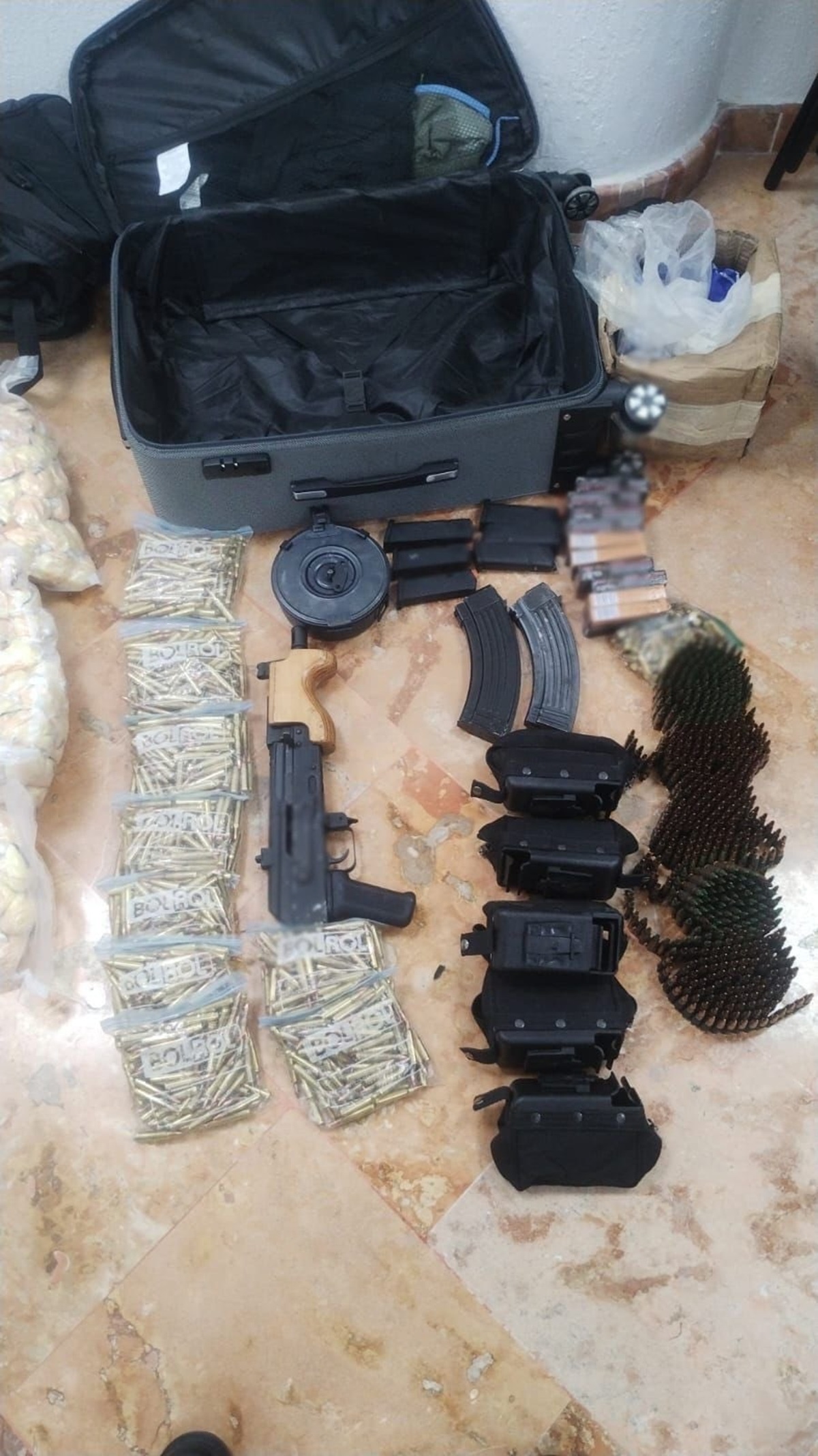 Decomiso de armamento y drogas en Cancún