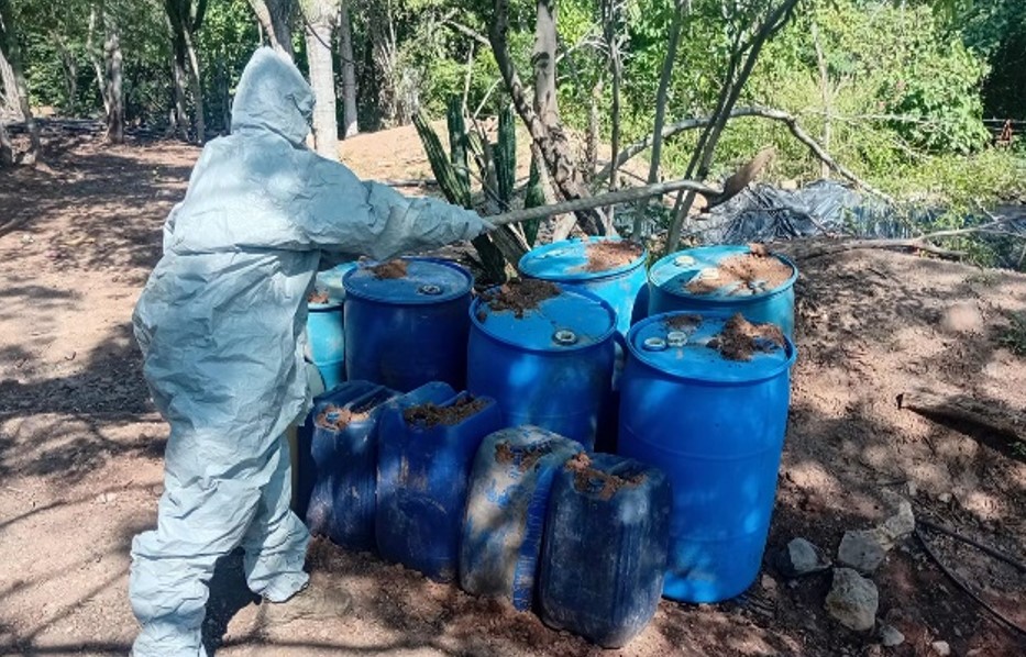 decomiso en narcolaboratorio de cosala sinaloa tambo