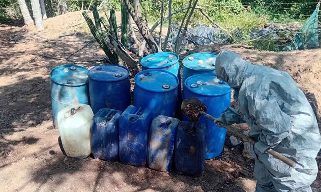 decomiso en narcolaboratorio de cosala sinaloa tambos