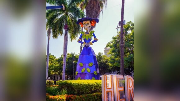 Con el respaldo de Hersa, la Plazuela Machado de Mazatlán se convierte en una ofrenda gigante con imponente catrina