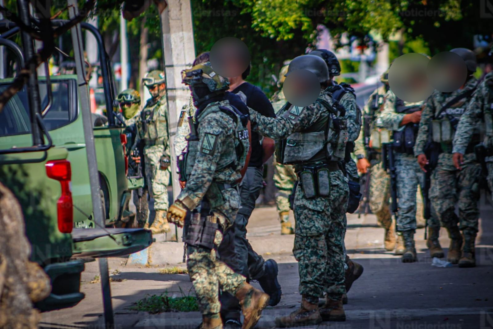 Cuatro detenidos con arsenal en el centro de Culiacán