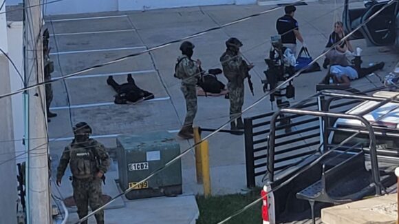 Persecución en el fraccionamiento Zona Dorada terminó con cuatro civiles armados detenidos en Mazatlán, Sinaloa