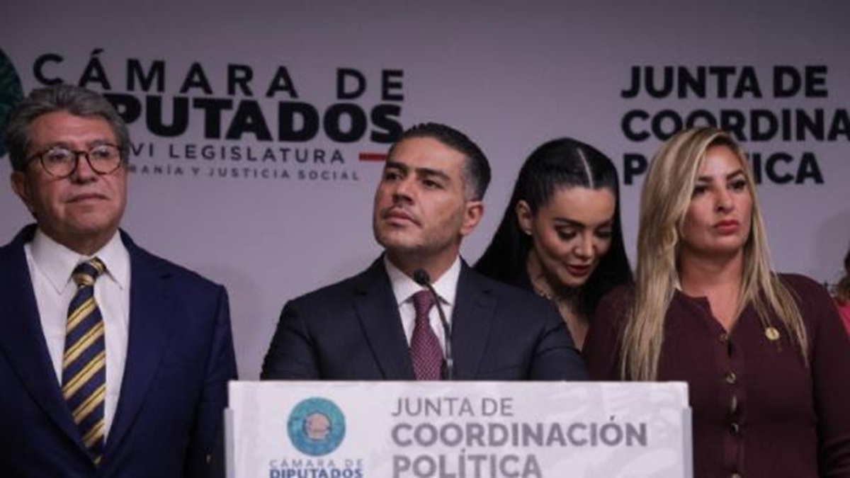 Diputadas de Morena se pelean por estar enseguida de Omar García Harfuch
