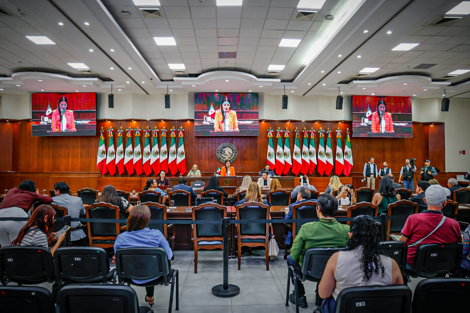 Diputados en sesión ordinaria en el Congreso de Sinaloa