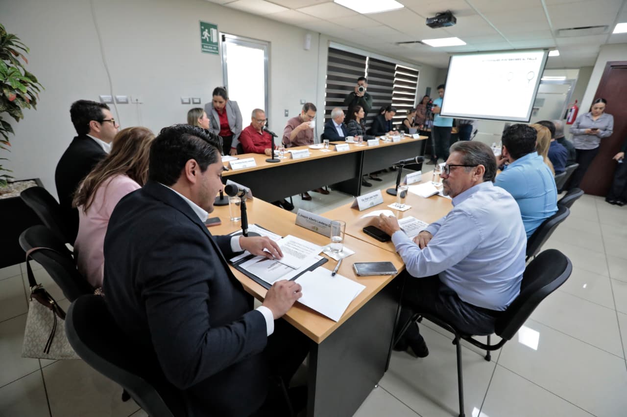 Diputados revisan con secretarios avance del crédito para obras en Sinaloa