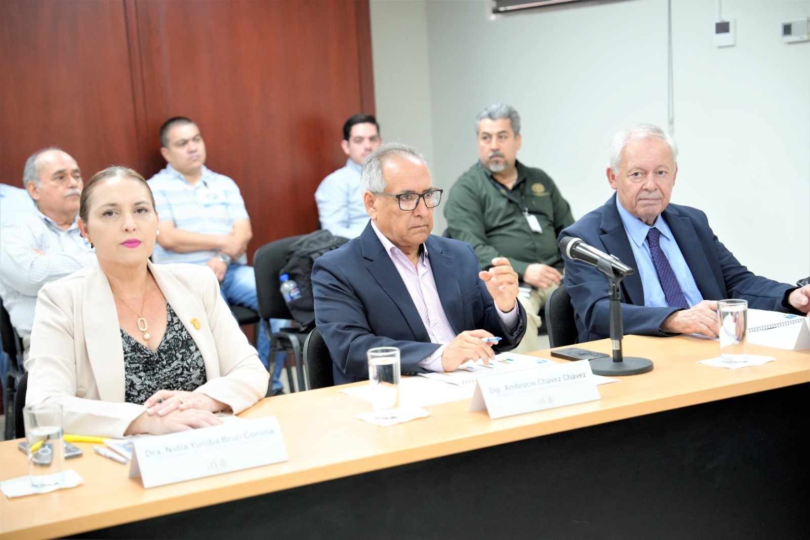 Socializa rector reingieneria a la UAS con diputados