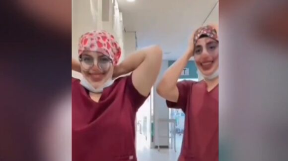 Indigna video de doctoras del IMSS por grabarse con filtros de payasas mientras paciente grita de dolor