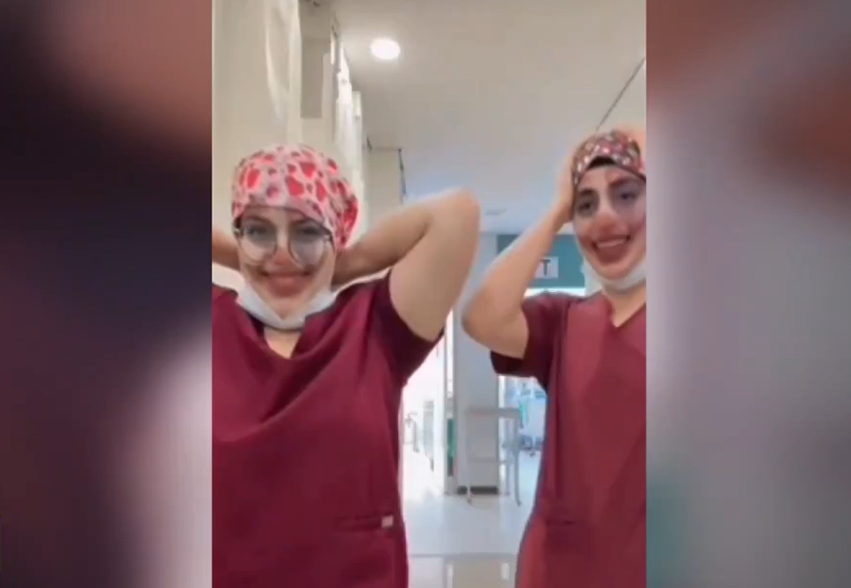 Doctoras del IMSS con filtro de payasas