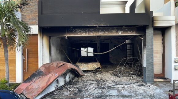 ‘Revientan’ dos domicilios y los incendian en Portalegre, Culiacán, Sinaloa; reportan solo daños materiales