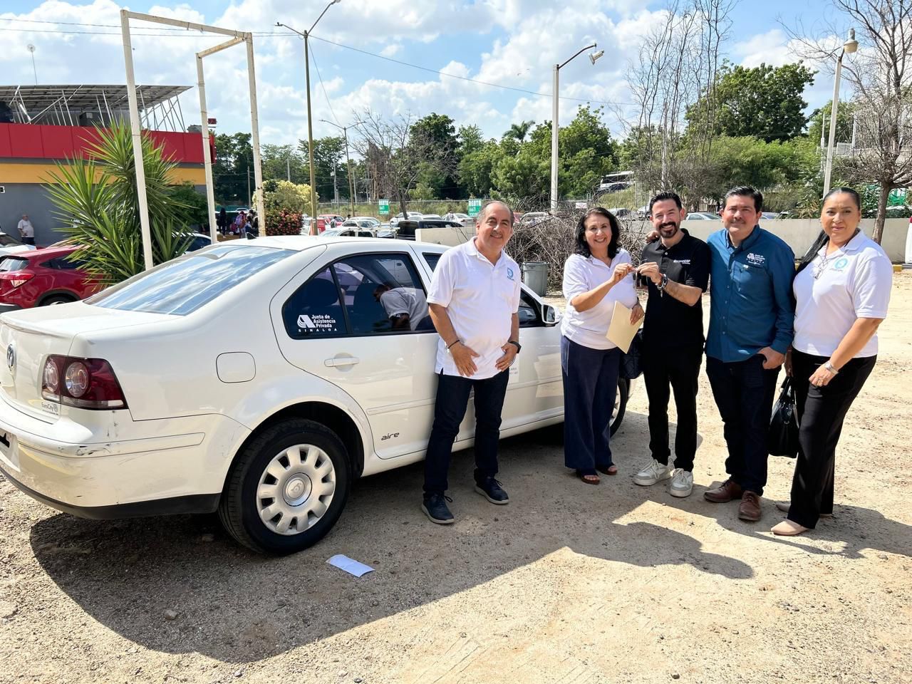 Donan vehículos a instituciones de la JAP Sinaloa