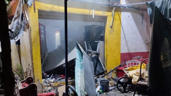 ‘Revientan’ con explosivos negocio al sur de Mazatlán, Sinaloa; hay dos heridos