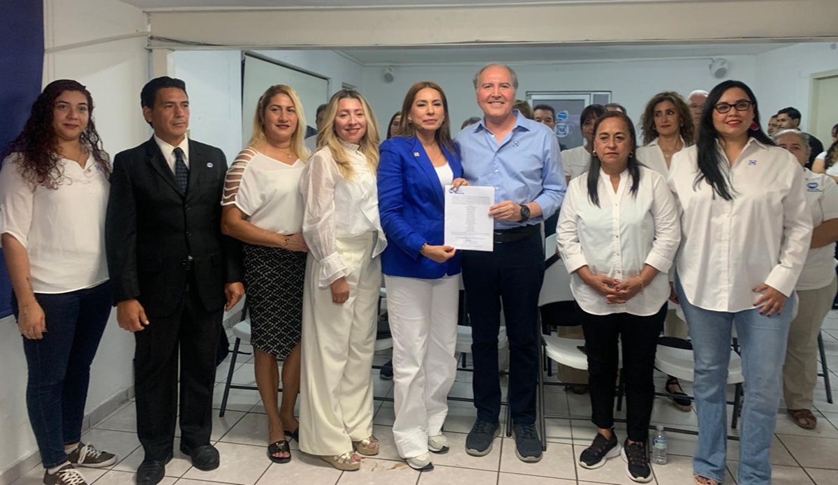Eduardo Ortiz rinde protesta como presidente del PAN en Culiacán