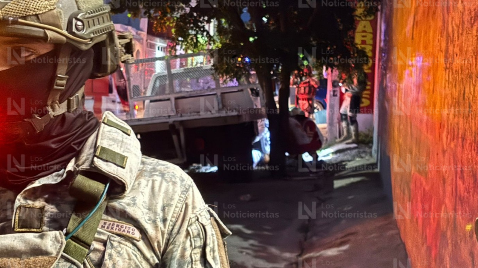 Soldado en sitio de ejecutado en la Amistad de Culiacán