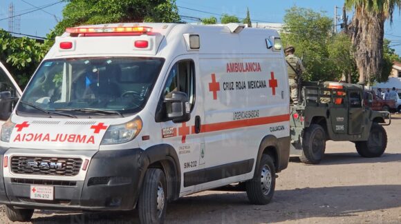 Arriba a un hospital de Culiacán un joven lesionado por disparos de arma de fuego