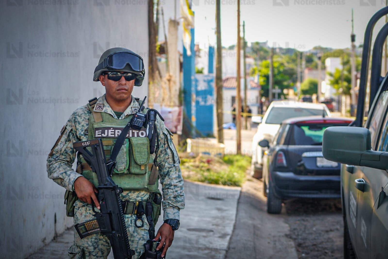 Elemento del Ejército en sitio de ejecución de un hombre en Culiacán