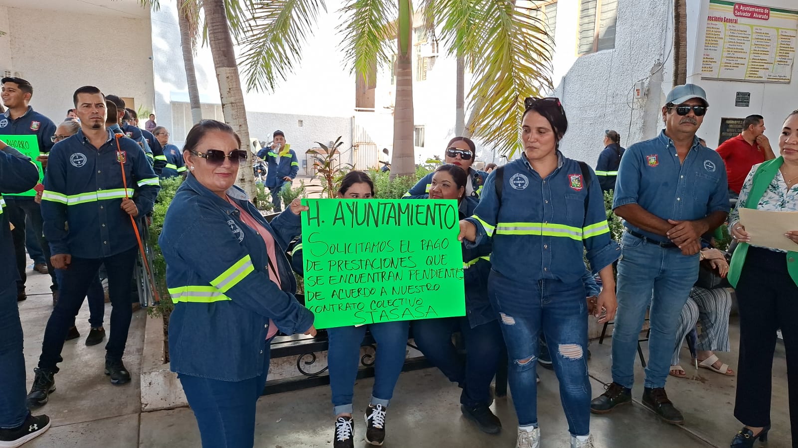 Empleados del Ayto. de Salvador Alvarado exigen pagos atrasados