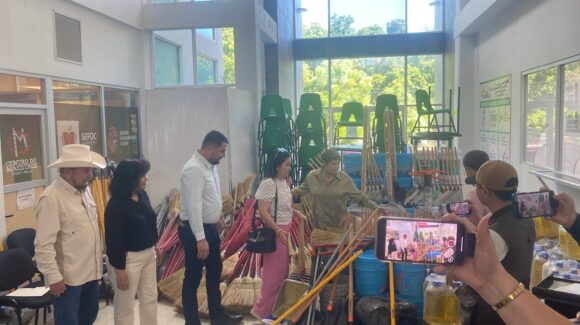 “La educación es la ruta de la transformación”, entregan equipamiento y materiales a jardines de niños y primarias en Guasave, Sinaloa