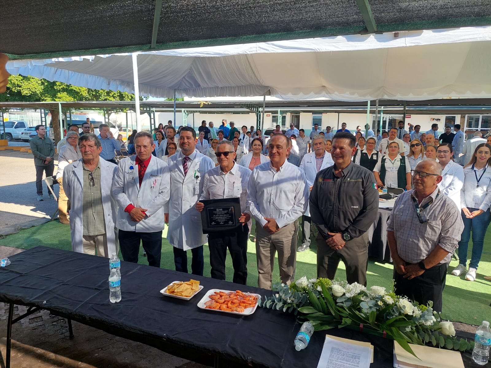 Entrega de reconocimientos a doctores del IMSS Bienestar Los Mochis